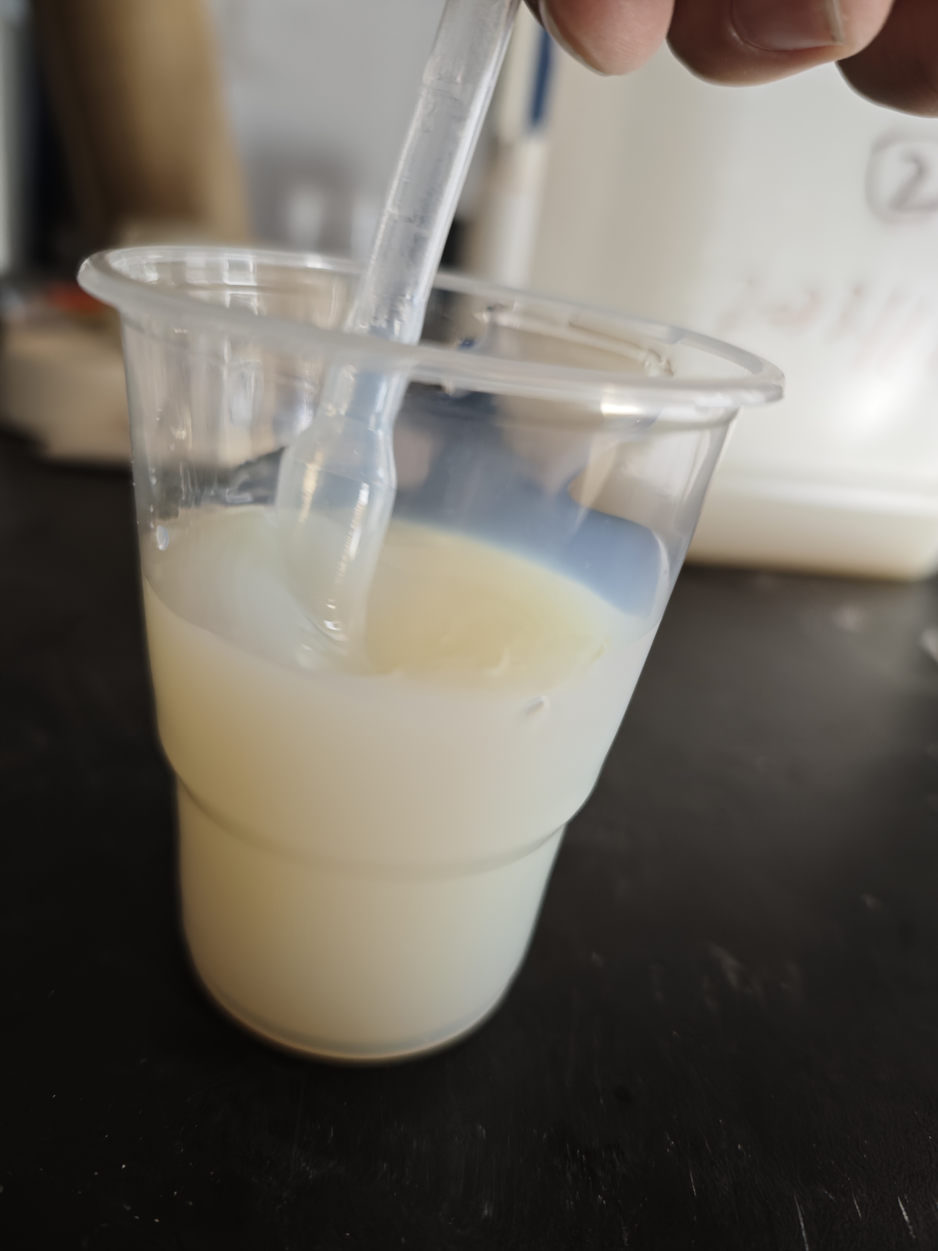 Qu'est-ce que l'émulsion acrylique à base d'eau?