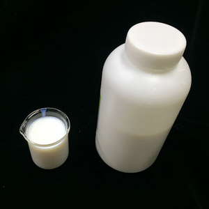 Adhésif acrylique à base d'eau pour la fabrication d'autocollants d'étiquettes