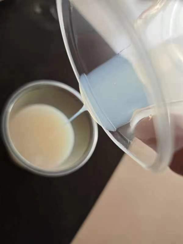 Émulsion acrylique pour revêtements de revêtements de canapés en tissus non tissés